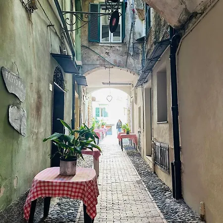 Flat Steps From San Siro Church & Ariston Theatre Апартаменты