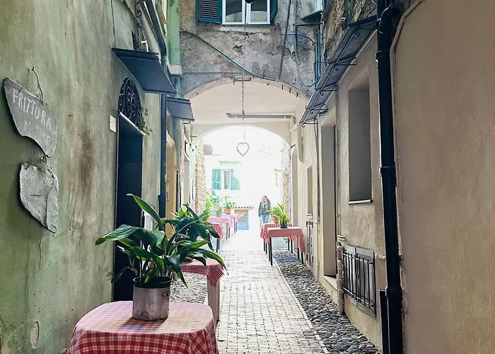 Flat Steps From San Siro Church & Ariston Theatre Апартаменты