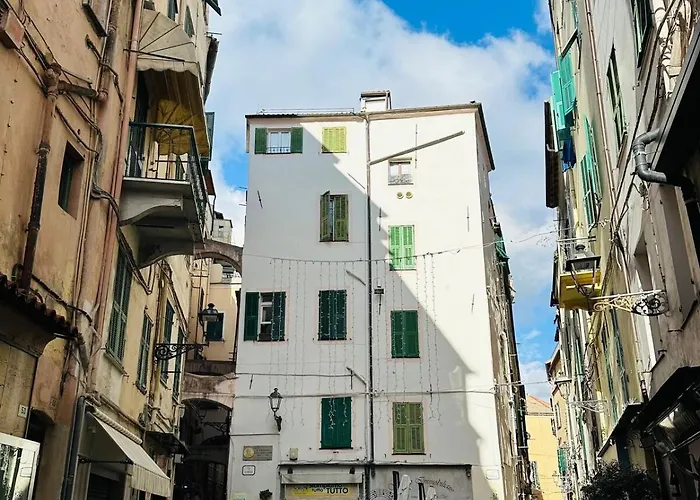 Flat Steps From San Siro Church & Ariston Theatre Apartment